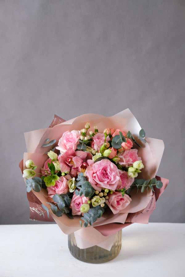 Нежный букет с розами и орхидеей 3
