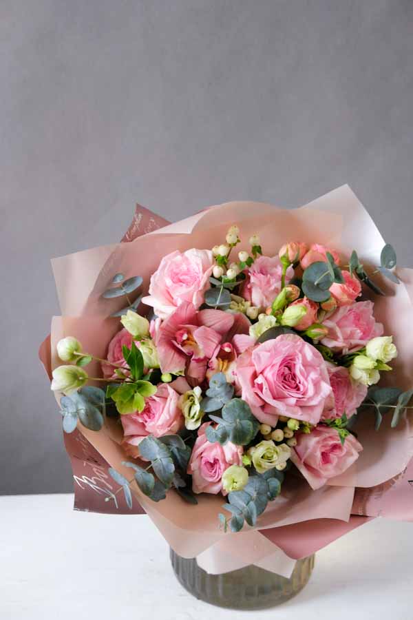 Нежный букет с розами и орхидеей (4)