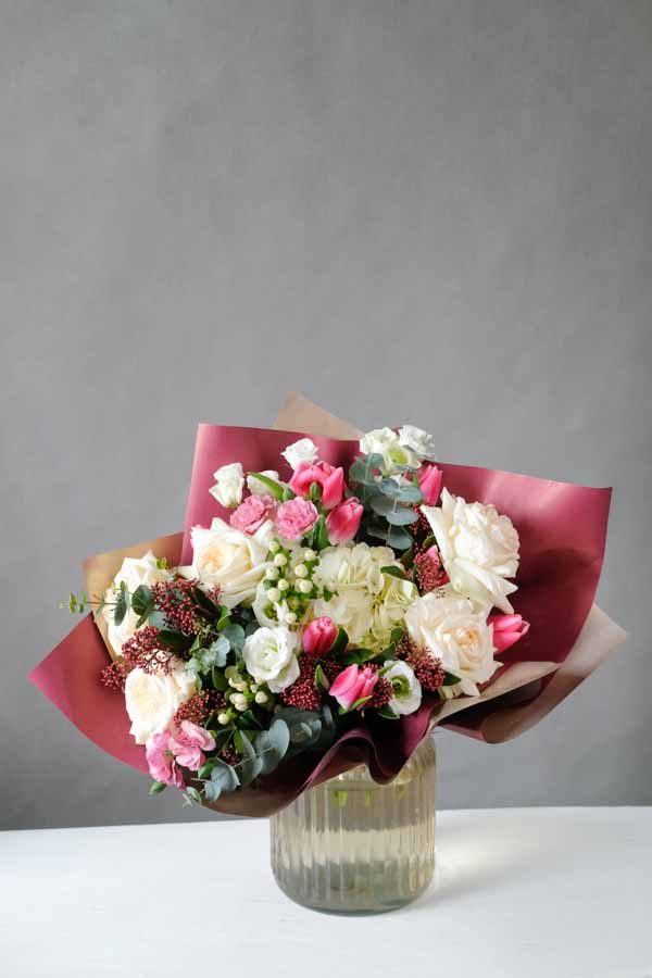 букет с розовыми тюльпанами и розами 5
