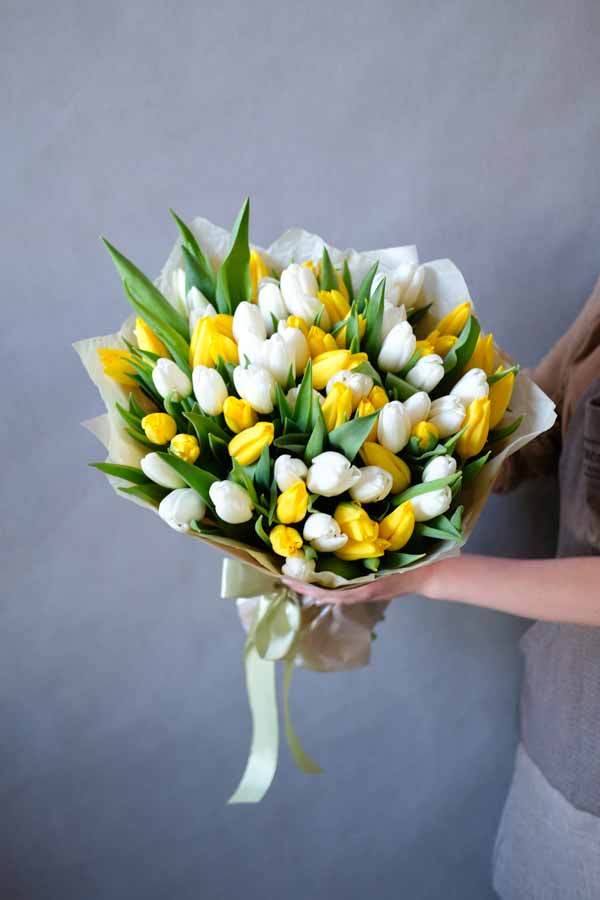 Букет из желтых и белых тюльпанов (4)
