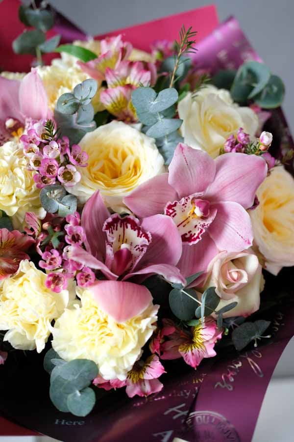 Букет со светло-желтыми розами и орхидеей (3)