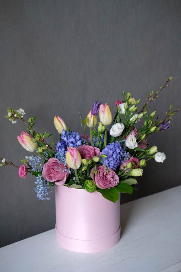 Композиция с синими гиацинтами, розами и тюльпанами (2)