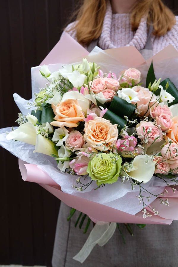 Нежный букет с каллами, розами и тюльпанами (2)