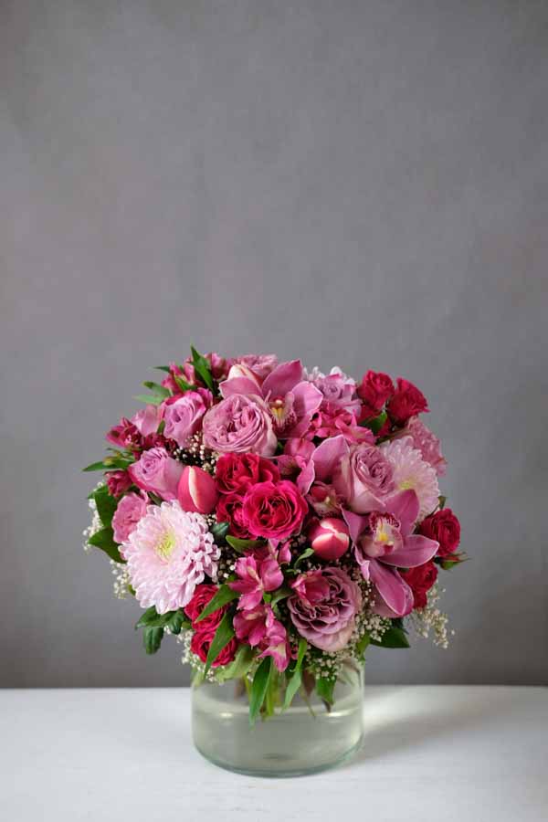 Яркий розовый букет с розами и орхидеями (1)