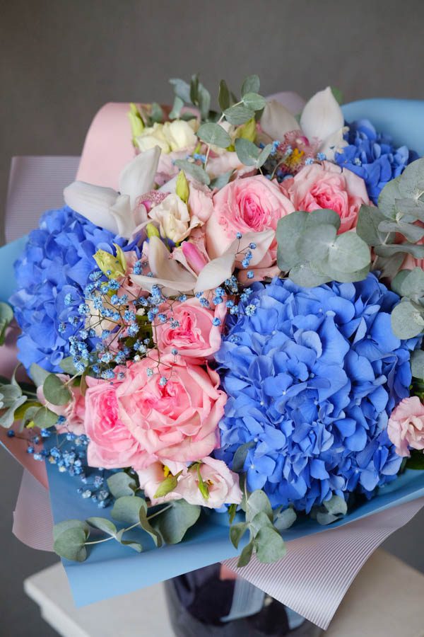 Букет в сине-розовых оттенках с гортензией и розами (3)