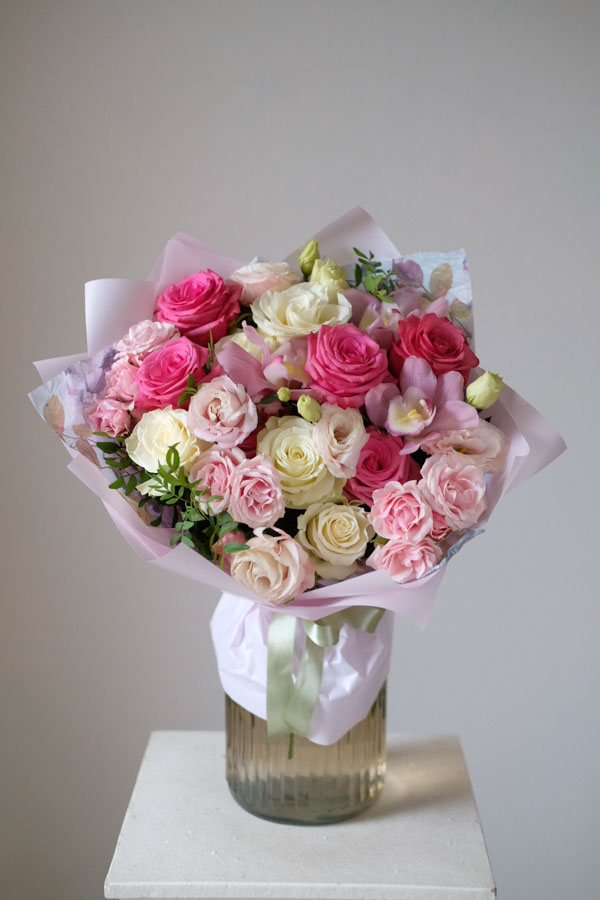 Букет роз с орхидеями и эустомой (2)